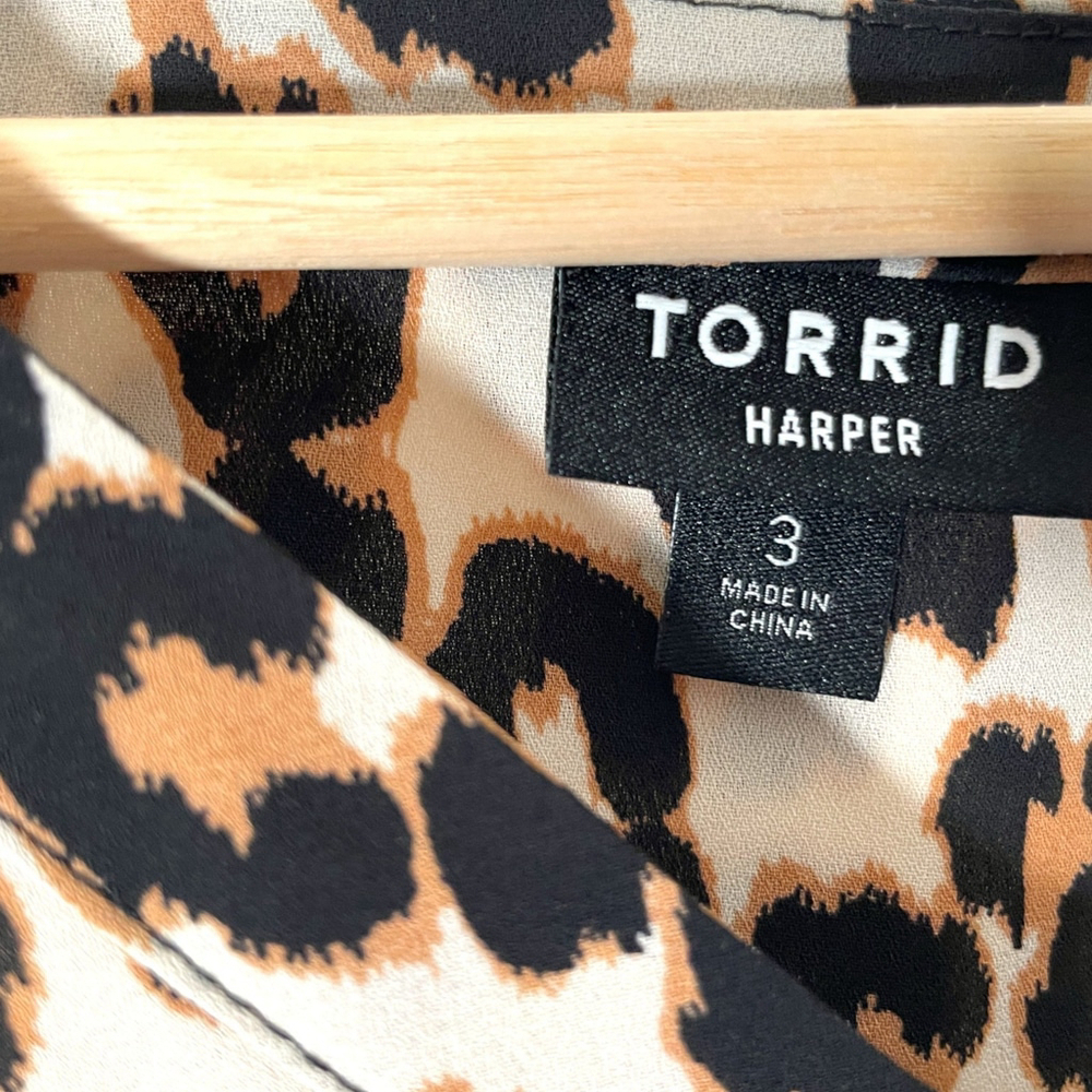 Torrid Harper Shirt 3 (3X) Animal Print Chiffon Roll Tab Popover Top EUC - Picture 4 of 9